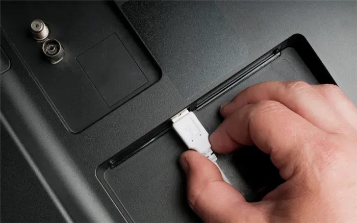 USB-разъемы чаще расположены на торце телевизора