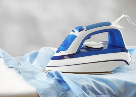 Как убрать клей с одежды с помощью утюга?