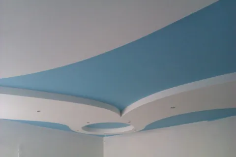 Потолок покрытый краской своими руками - поверхность без разводов и полос