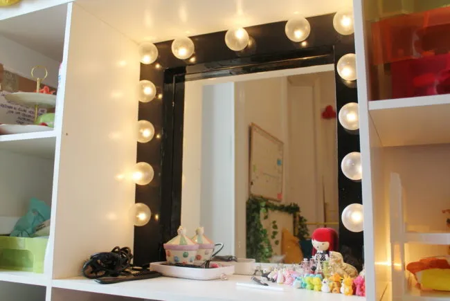 dressing room mirror with light bulbs