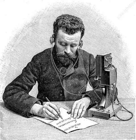 Натаниэль Болдуин изобрел первые в мире наушники