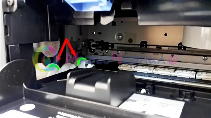Извлечение картриджа из лазерного принтера