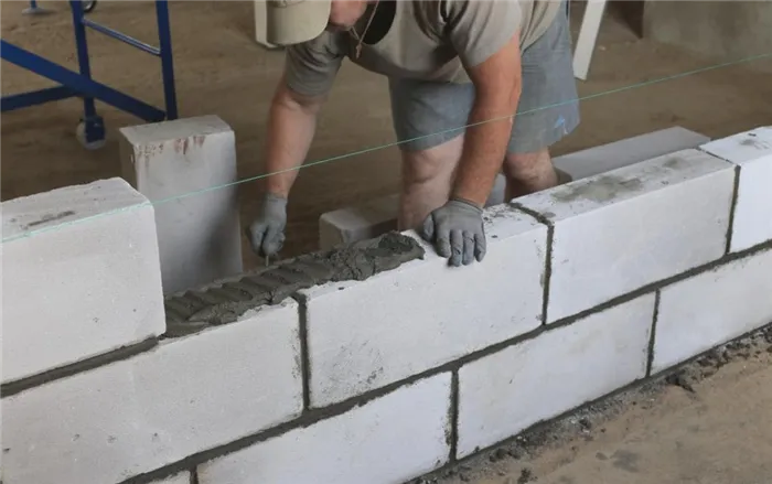 Какой пеноблок выбрать для строительства дома и возведения стен с применением цементного раствора