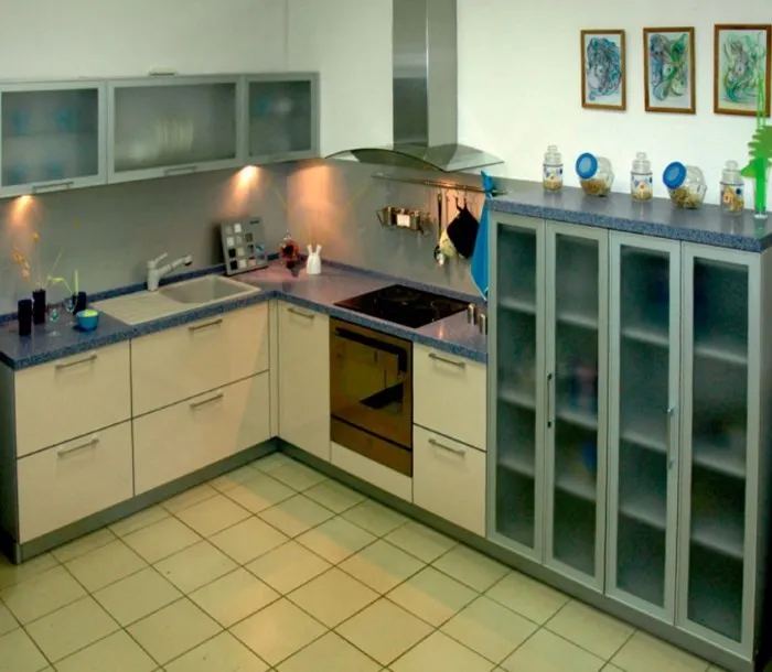 Кухонные шкафы с матовым стеклом