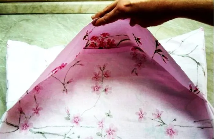 Красивая ткань с розами идеально подходит для пошива постельного