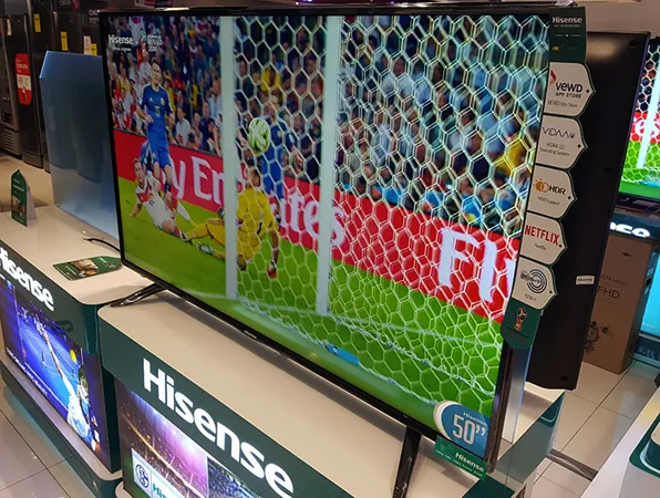 Телевизор Hisense в магазине