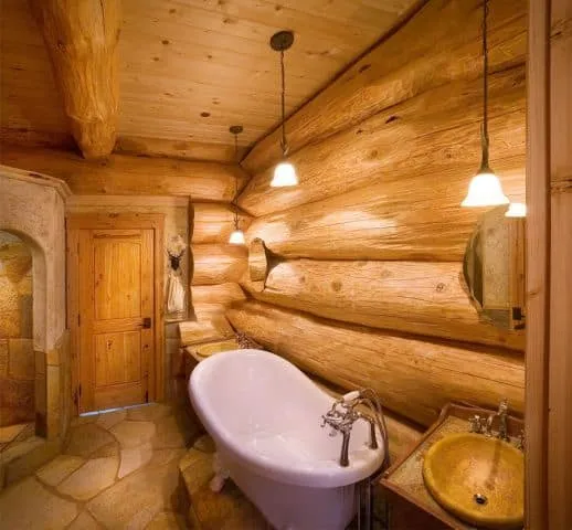 ванна с деревянными стенами