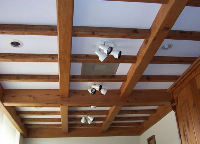 материалы для отделки потолка в деревянном доме