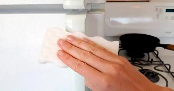 Чистка ручки холодильника перекисью водорода