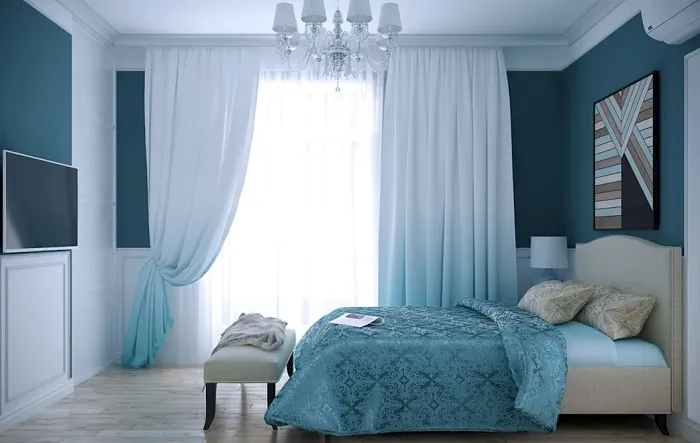 Для интерьера спальни подобрали несколько оттенков голубого. / Фото: postroika.biz