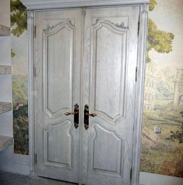 Восстановленная эксклюзивная дверь