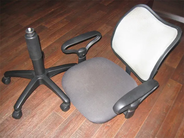 Поломка компьютерного кресла