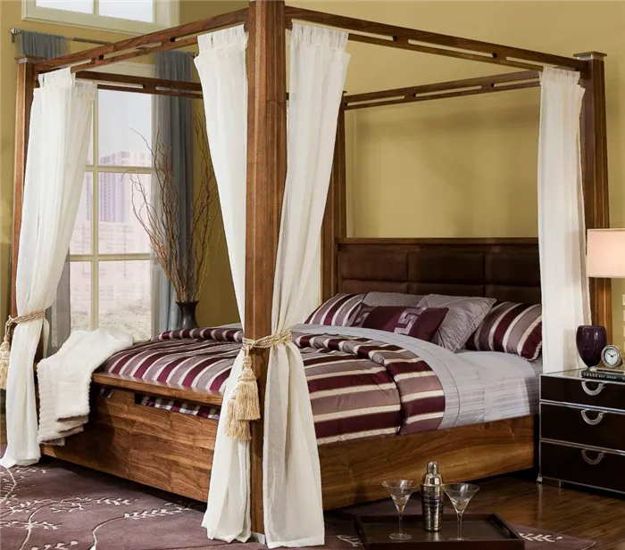 Кровать с балдахином в стиле барокко