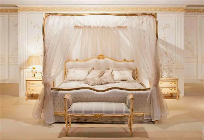 Красивый прозрачный балдахин над кроватью