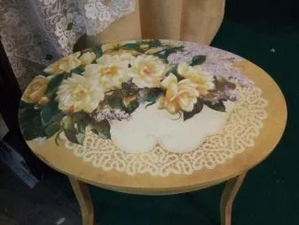 стол с цветочками