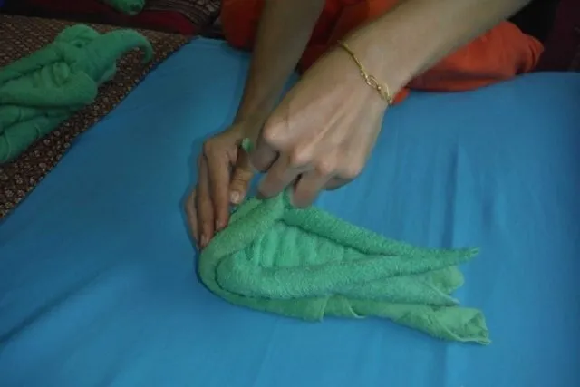 Как сделать лебедя из полотенца: пошаговая инструкция