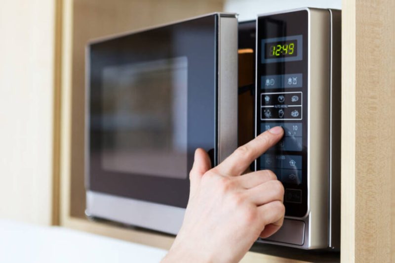 using-microwave-oven