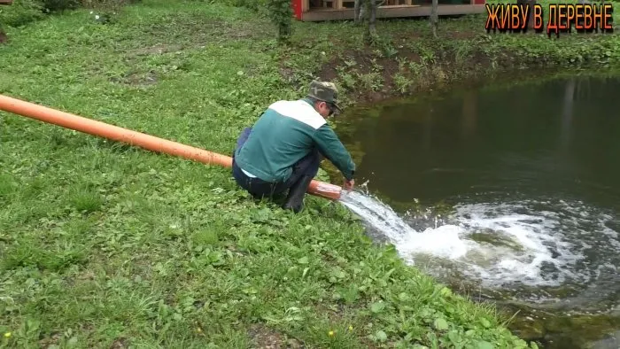 Как за считанные секунды откачать воду из бассейна без насоса