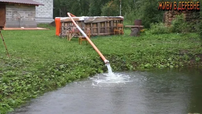 Как за считанные секунды откачать воду из бассейна без насоса