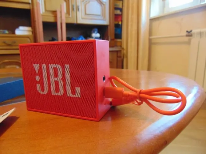 Как заряжать колонку jbl